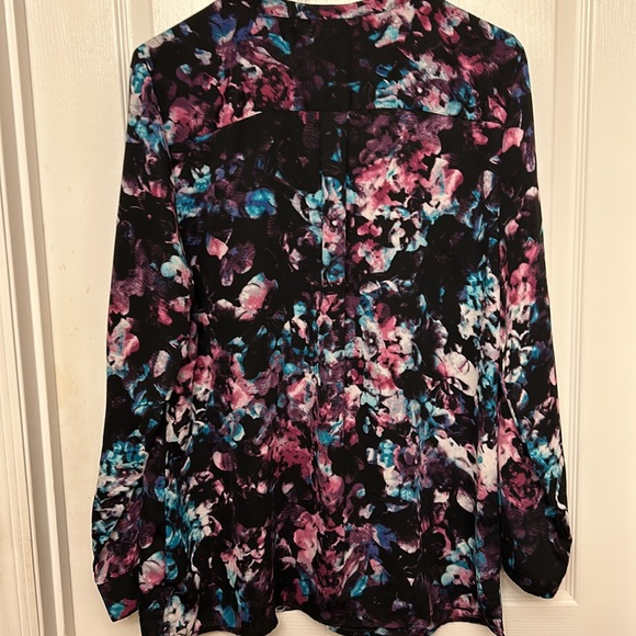 Jaclyn Smith Collection women’s XL Button-down blouse 100% polyester. Purple - Picture 5 of 14